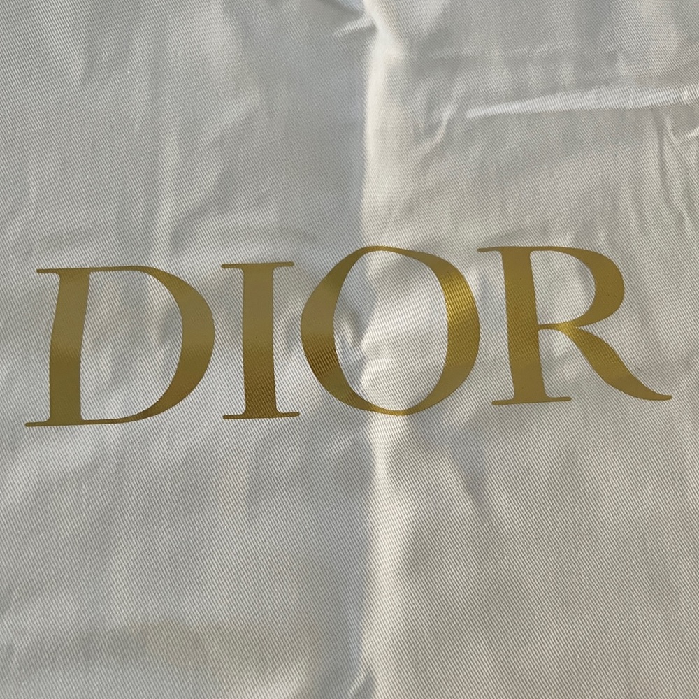 DIOR: Authentic Tote Gift Box ๐ฆ + Gift Bag ๐ + Tissue & Ribbon - Picture 6 of 6
